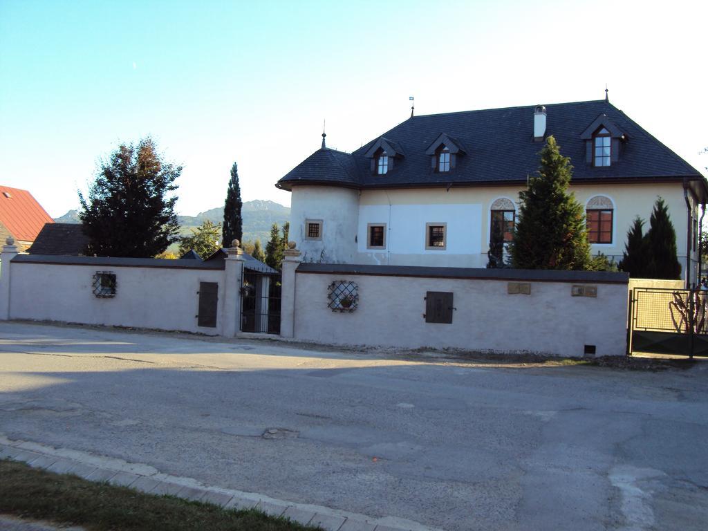 Ferienwohnung Castle Kastiel Kotešová Exterior foto