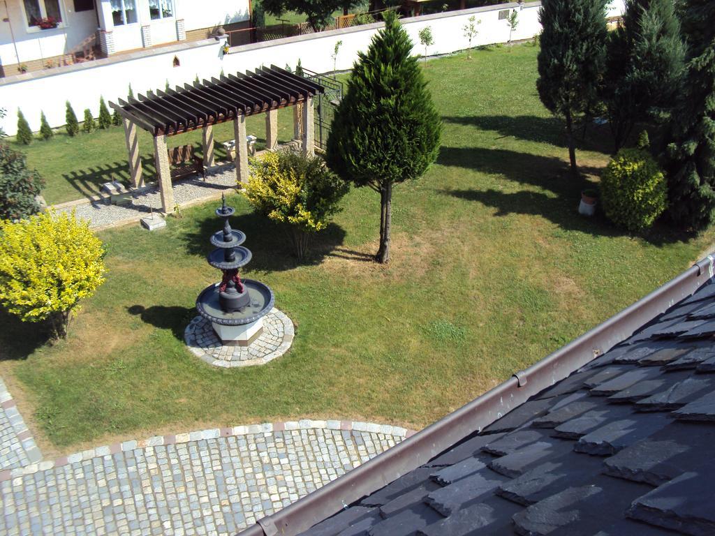 Ferienwohnung Castle Kastiel Kotešová Zimmer foto