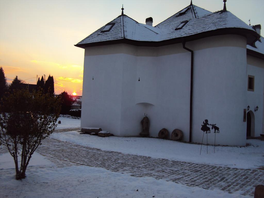 Ferienwohnung Castle Kastiel Kotešová Exterior foto