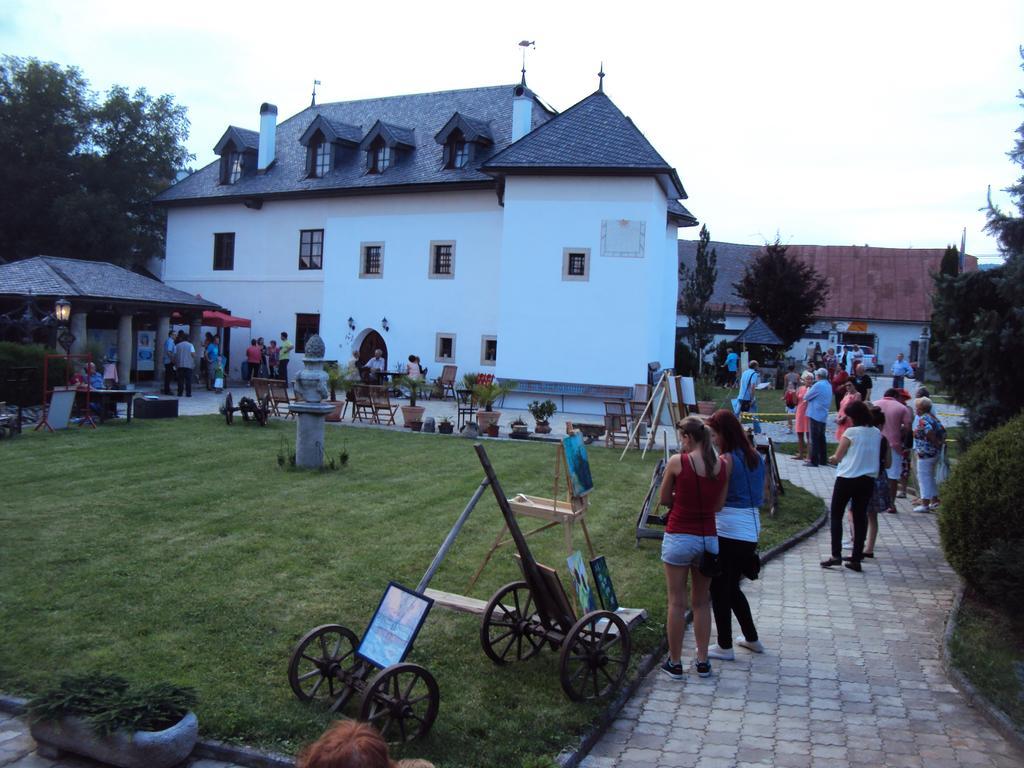 Ferienwohnung Castle Kastiel Kotešová Exterior foto