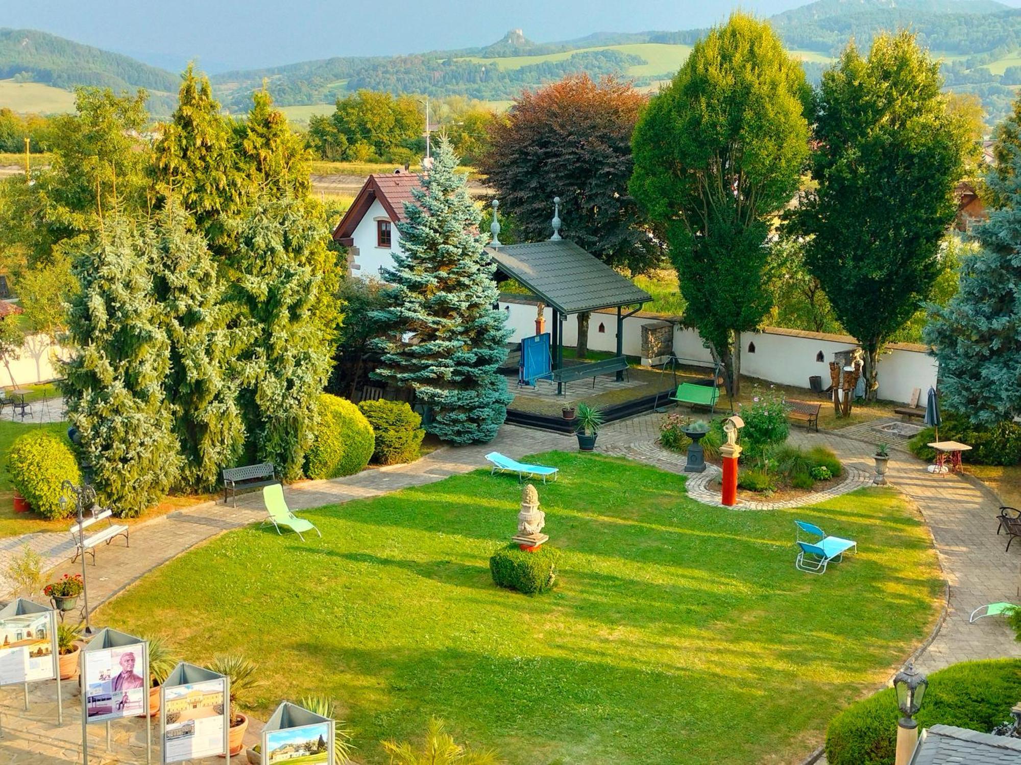 Ferienwohnung Castle Kastiel Kotešová Exterior foto