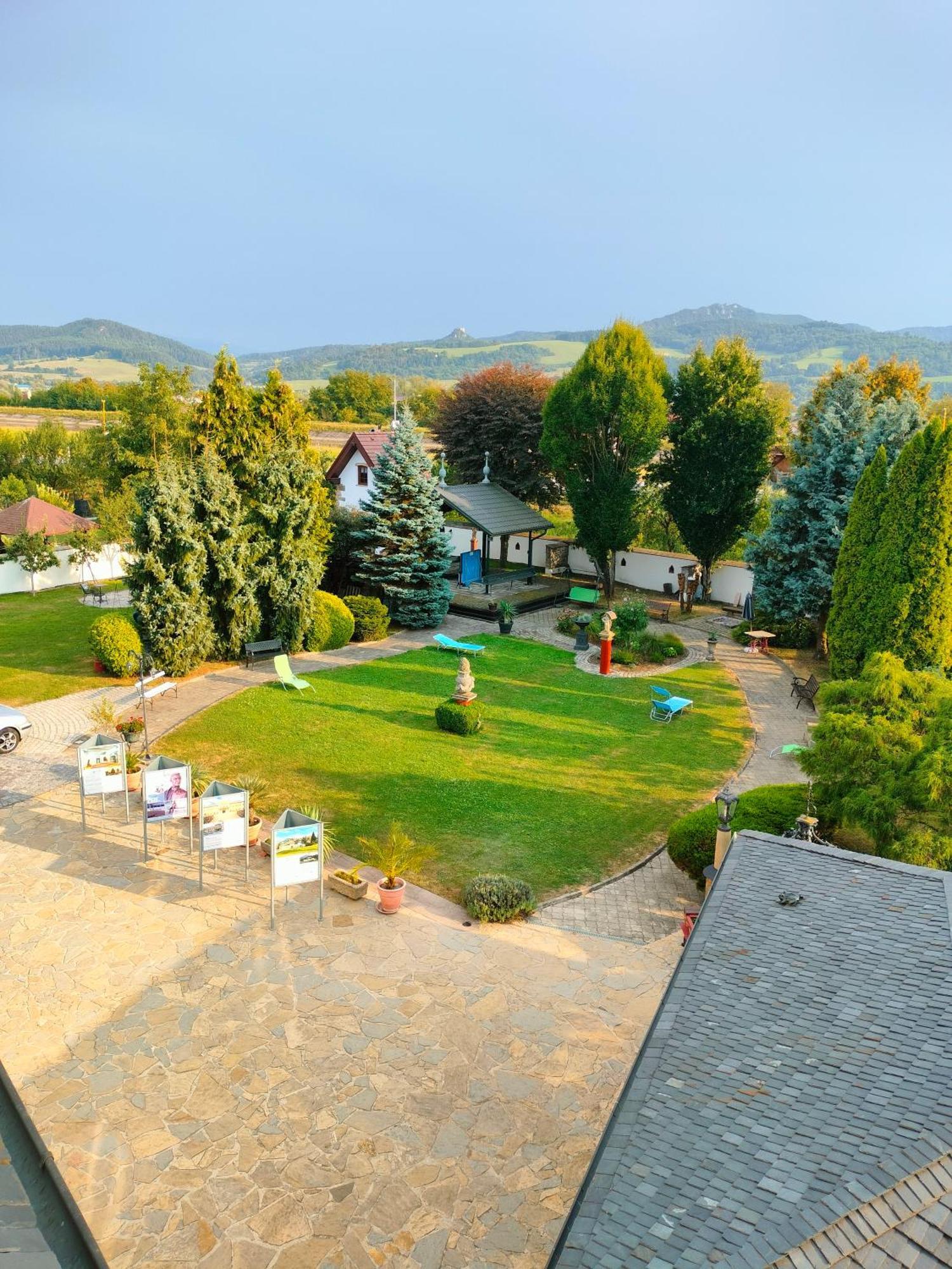 Ferienwohnung Castle Kastiel Kotešová Exterior foto