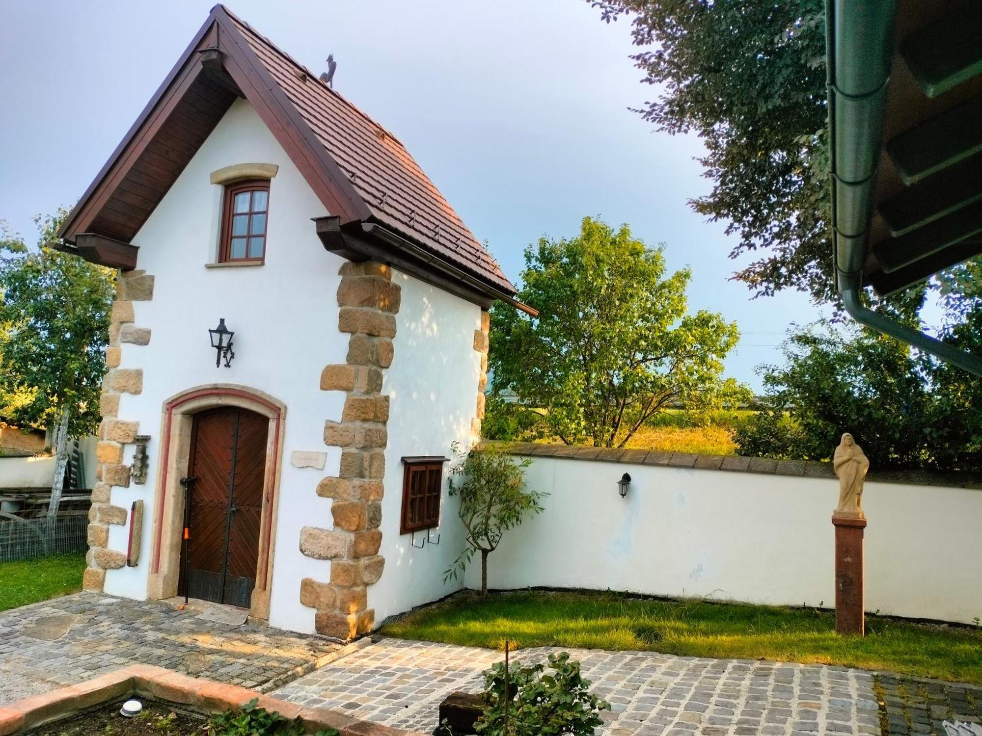 Ferienwohnung Castle Kastiel Kotešová Exterior foto
