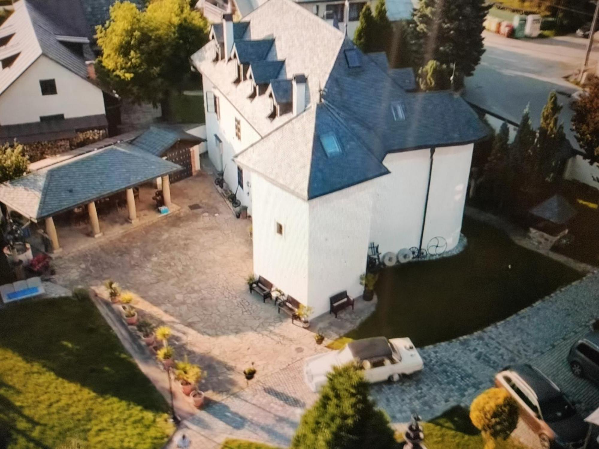 Ferienwohnung Castle Kastiel Kotešová Exterior foto
