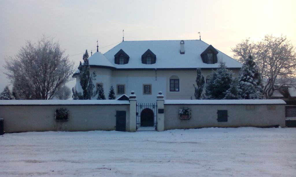 Ferienwohnung Castle Kastiel Kotešová Exterior foto