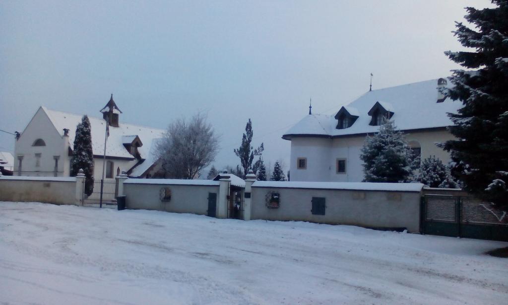 Ferienwohnung Castle Kastiel Kotešová Exterior foto
