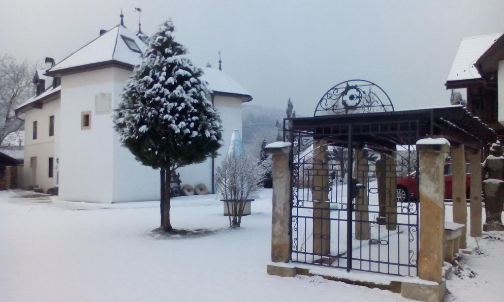 Ferienwohnung Castle Kastiel Kotešová Exterior foto